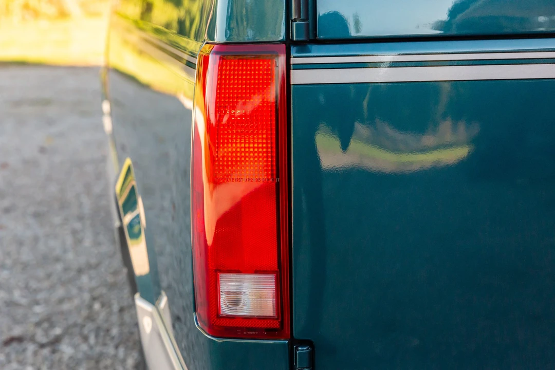 1997 GMC G-series Van - Image 17 of 31