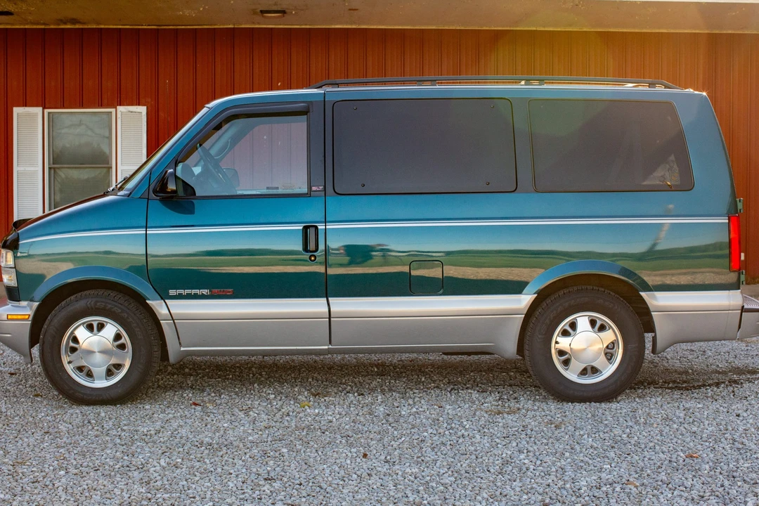 1997 GMC G-series Van - Image 9 of 31