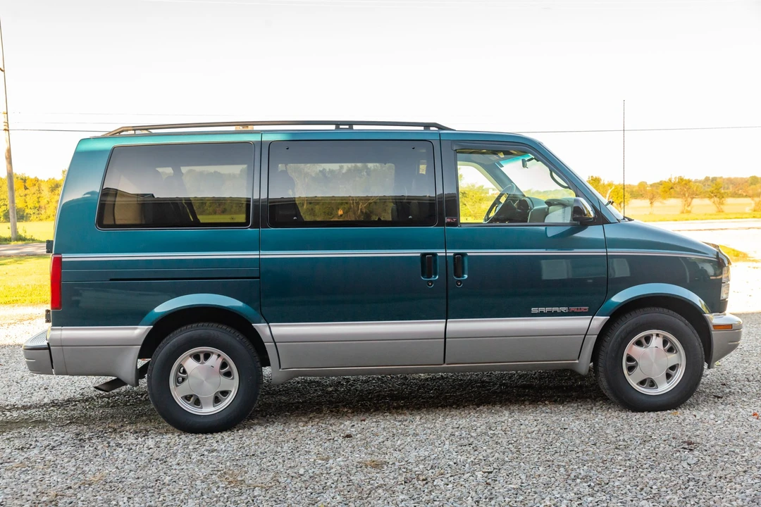 1997 GMC G-series Van - Image 5 of 31