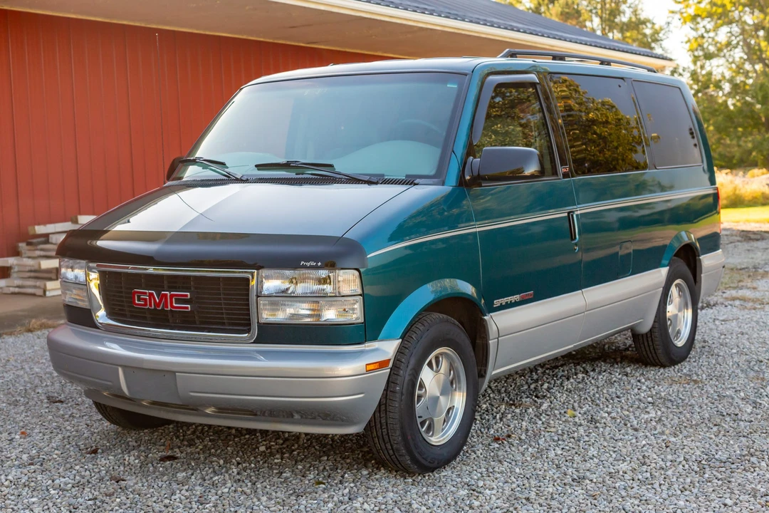 1997 GMC G-series Van - Image 2 of 31