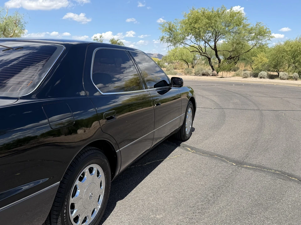 1997 Lexus LS 2nd Gen - Image 29 of 31