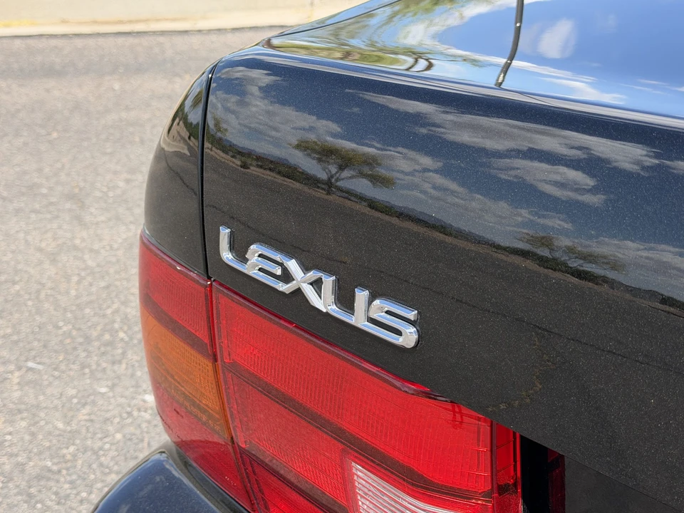 1997 Lexus LS 2nd Gen - Image 23 of 31