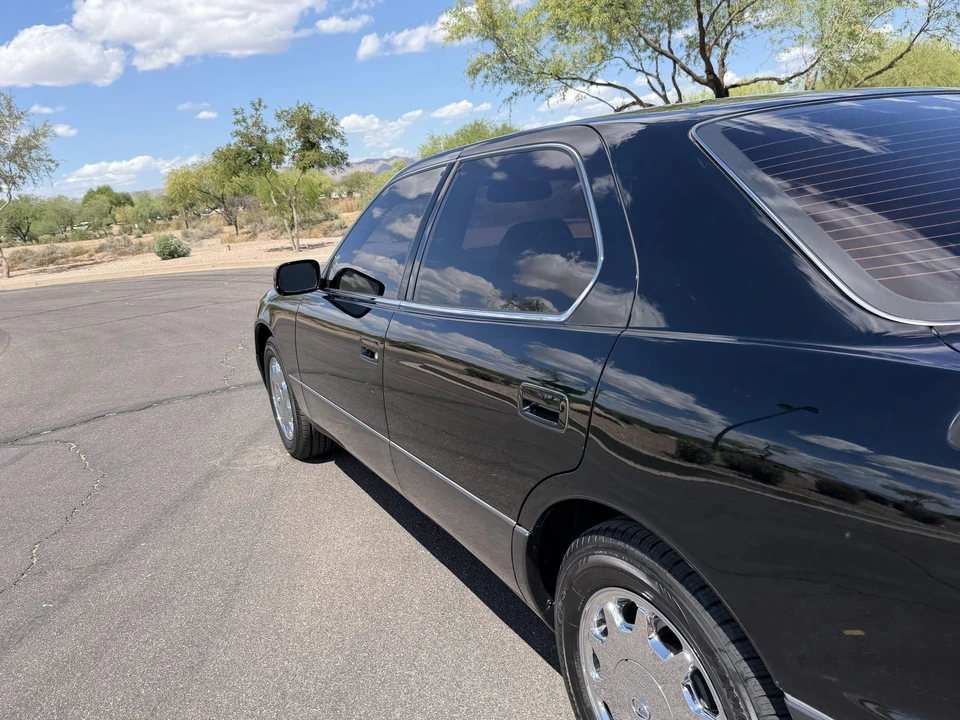 1997 Lexus LS 2nd Gen - Image 21 of 31