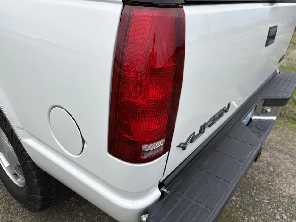 1999 GMC Yukon 2nd Gen - Image 29 of 31