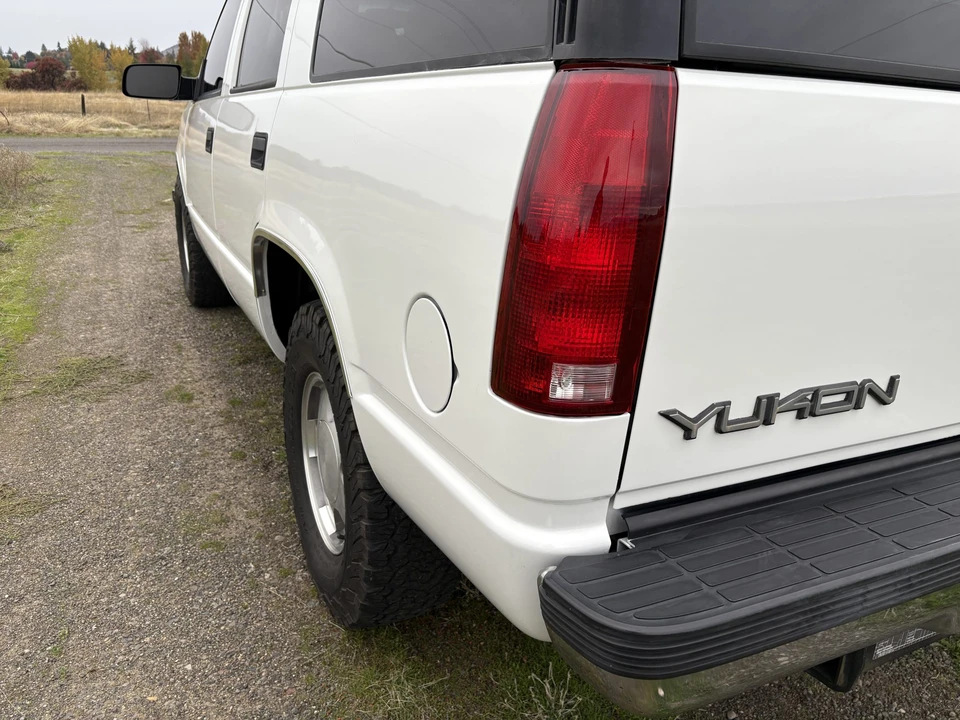 1999 GMC Yukon 2nd Gen - Image 28 of 31