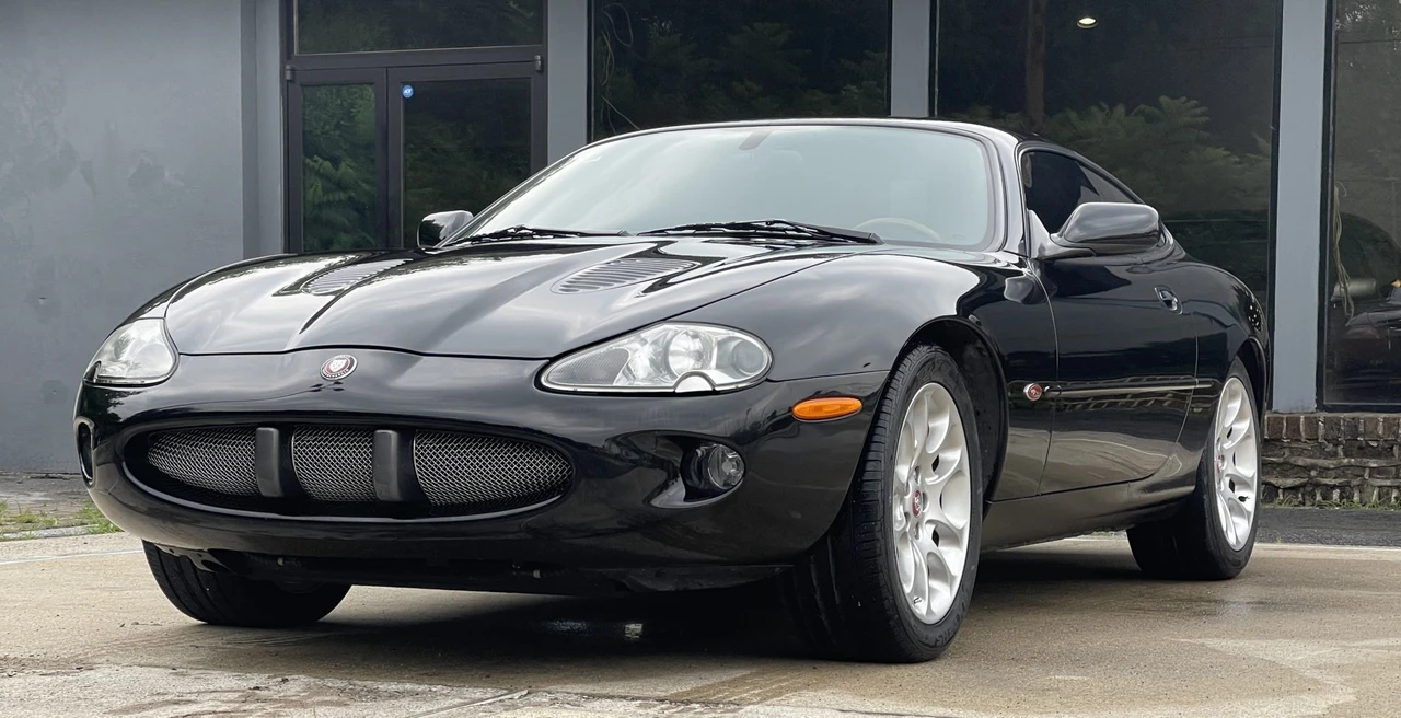 2000 Jaguar X100 XKR - Image 2 of 31