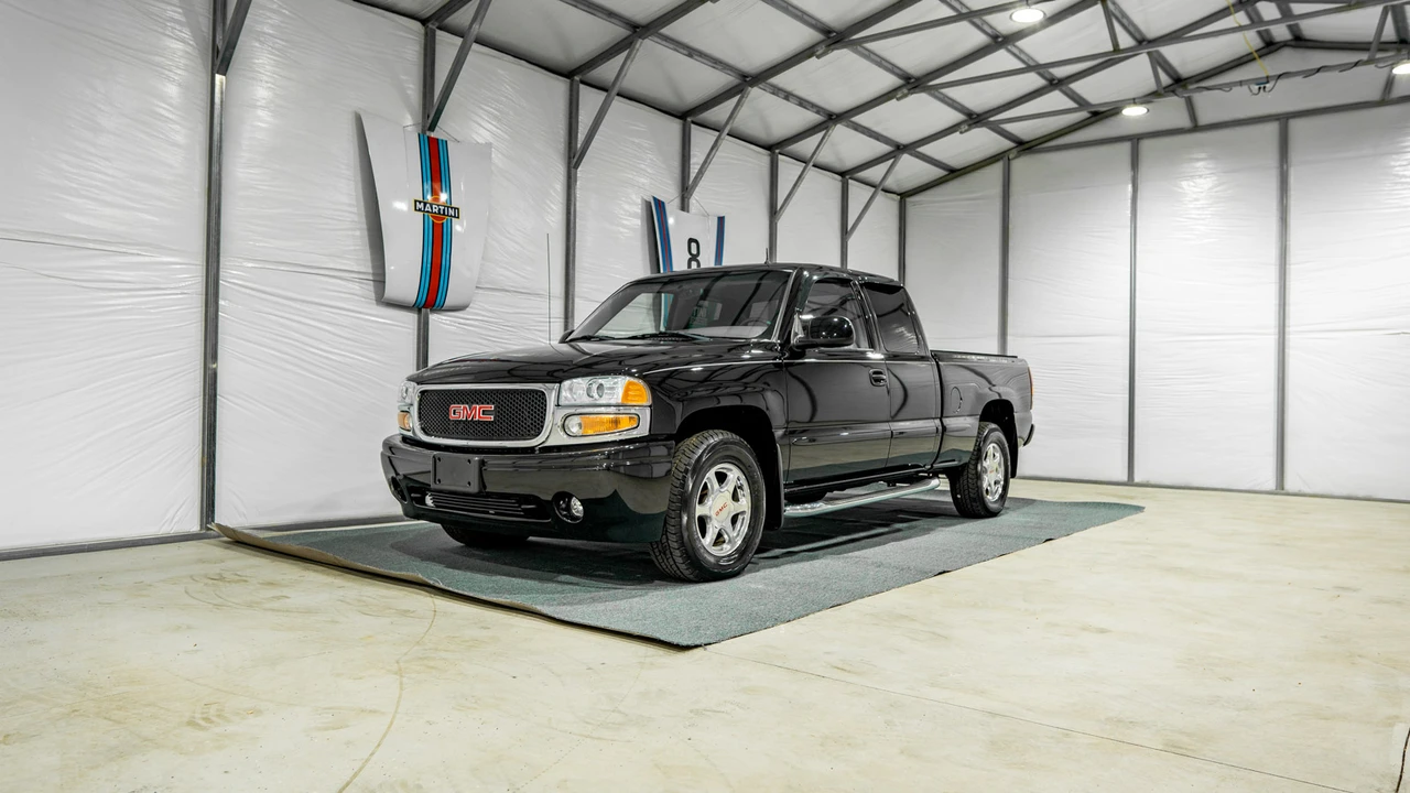 2001 GMC Sierra 2nd Gen - Image 2 of 31