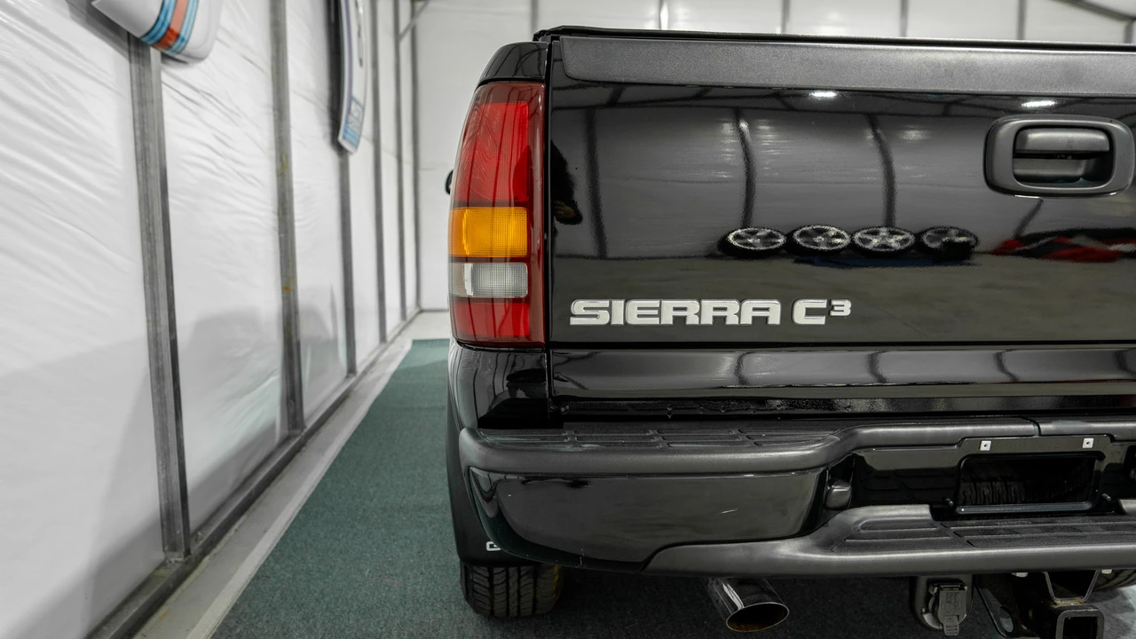 2001 GMC Sierra 2nd Gen - Image 31 of 31