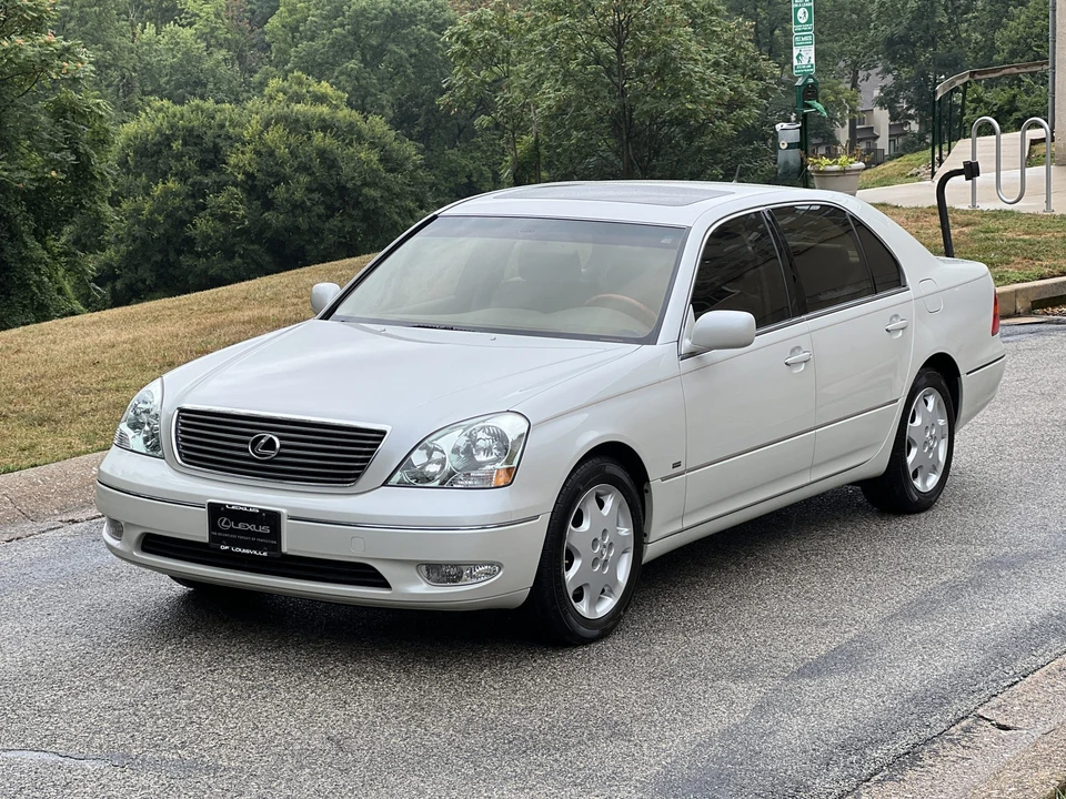 2001 Lexus LS 3rd Gen - Image 7 of 31