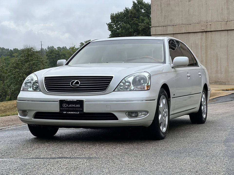 2001 Lexus LS 3rd Gen - Image 8 of 31