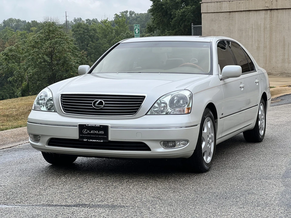 2001 Lexus LS 3rd Gen - Image 9 of 31