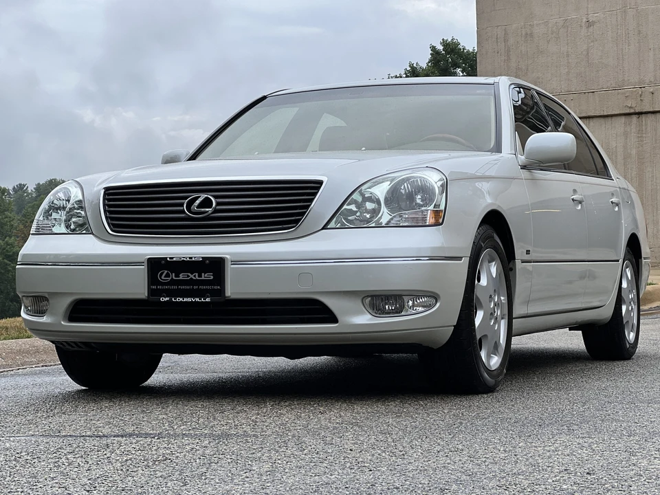 2001 Lexus LS 3rd Gen - Image 10 of 31