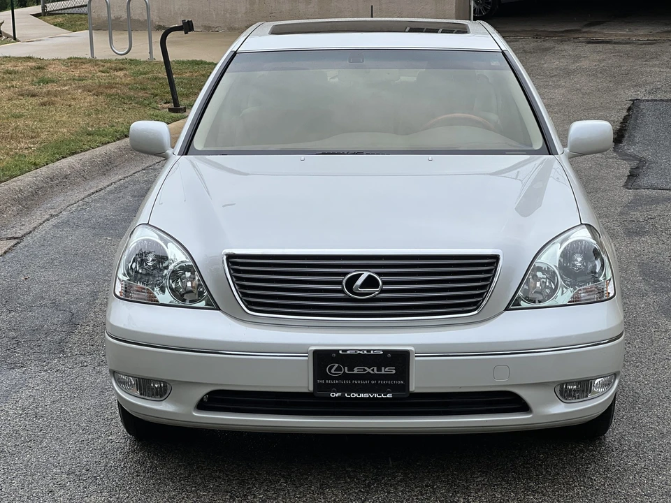 2001 Lexus LS 3rd Gen - Image 13 of 31
