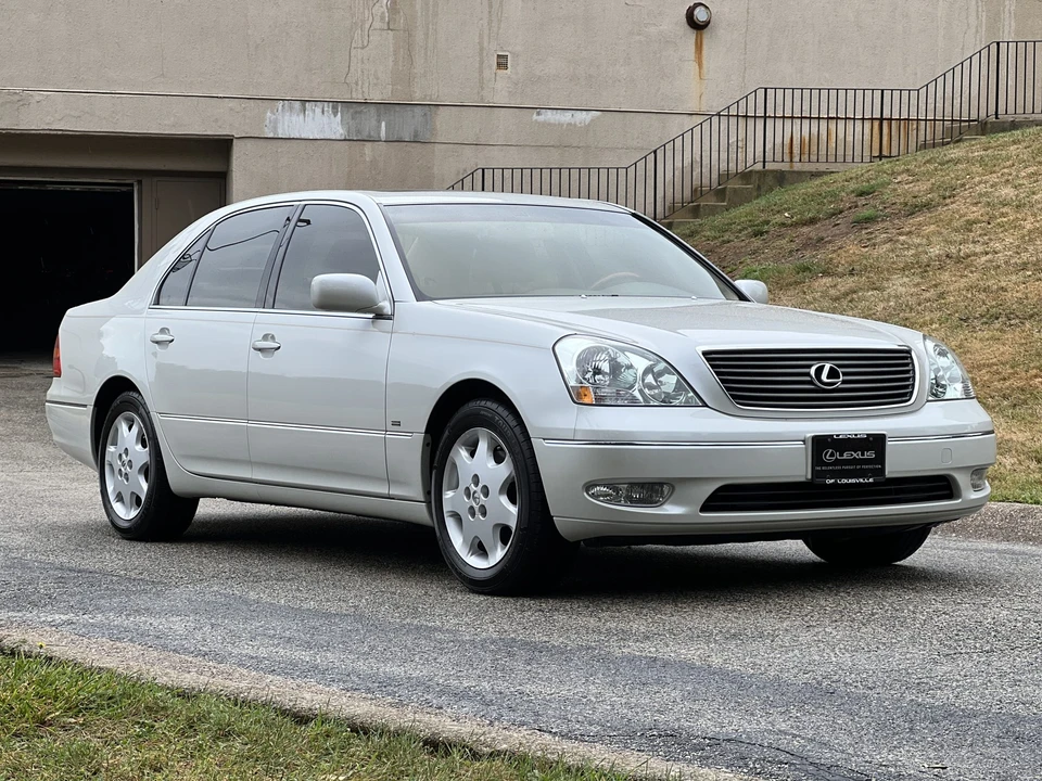 2001 Lexus LS 3rd Gen - Image 15 of 31