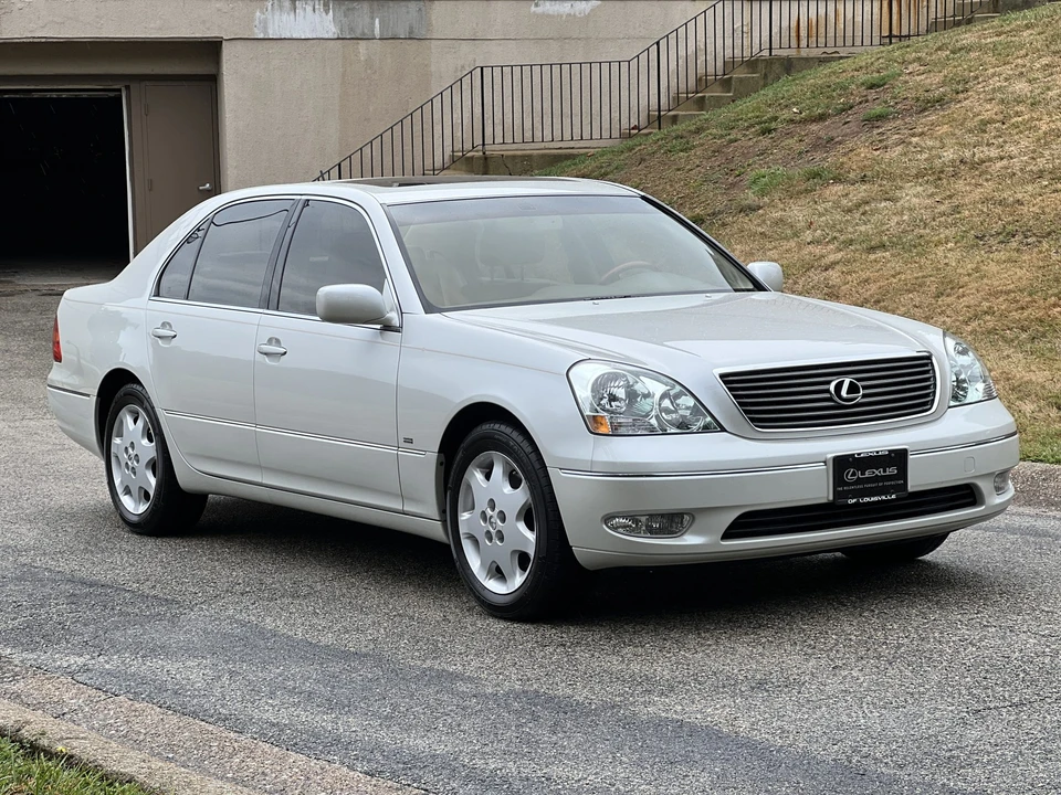 2001 Lexus LS 3rd Gen - Image 16 of 31