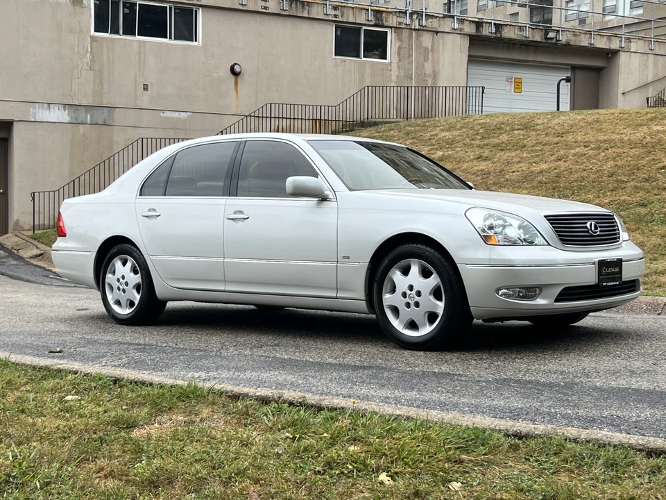 2001 Lexus LS 3rd Gen - Image 17 of 31