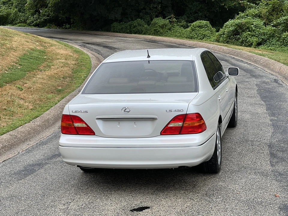 2001 Lexus LS 3rd Gen - Image 29 of 31