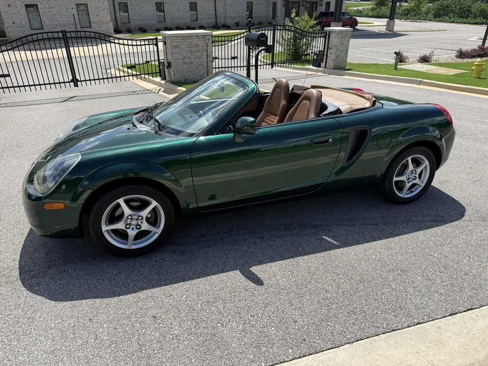 2001 Toyota MR2 Spyder/MR-S - Image 2 of 31