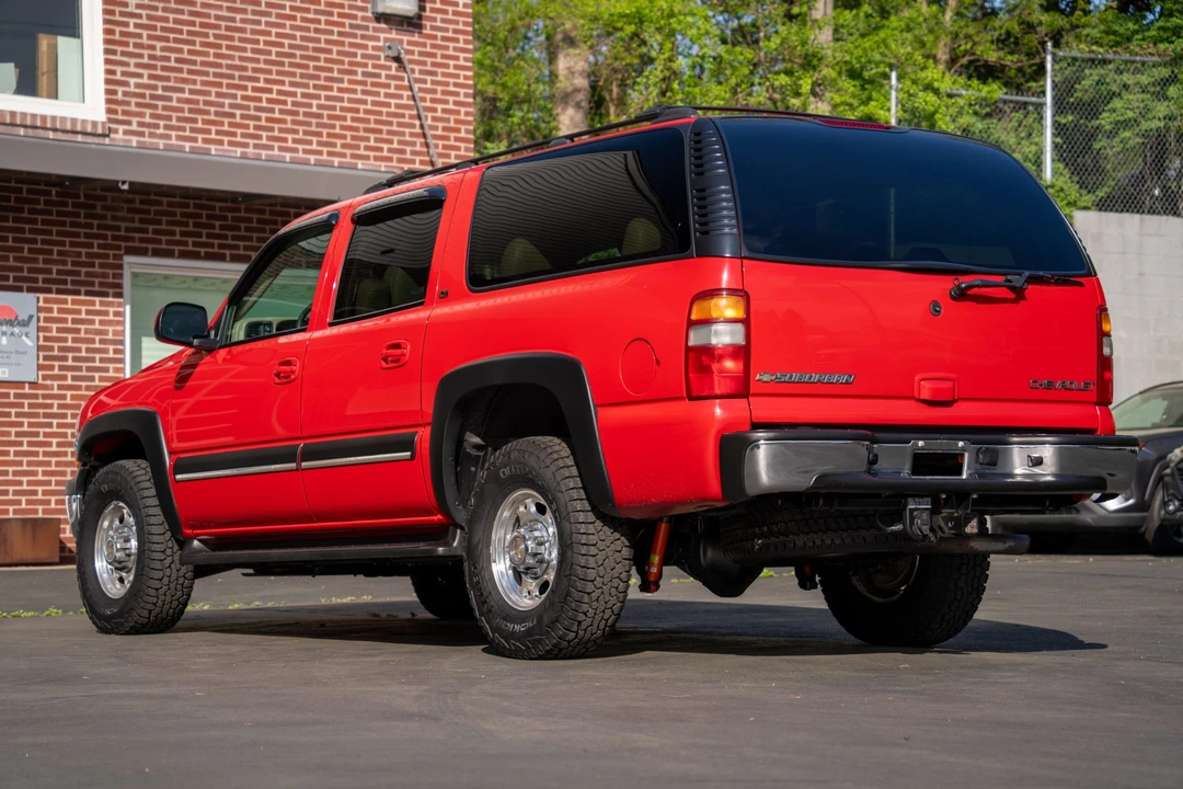 2002 Chevrolet Suburban 9th Gen - Image 9 of 31