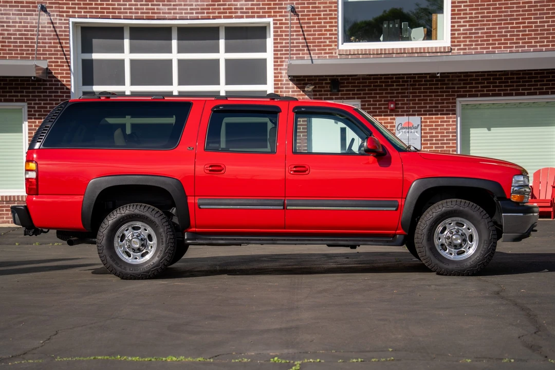 2002 Chevrolet Suburban 9th Gen - Image 17 of 31