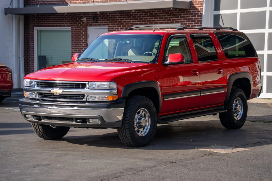 2002 Chevrolet Suburban 9th Gen - Image 2 of 31