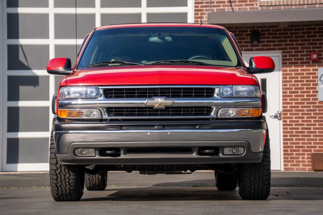 2002 Chevrolet Suburban 9th Gen - Image 24 of 31