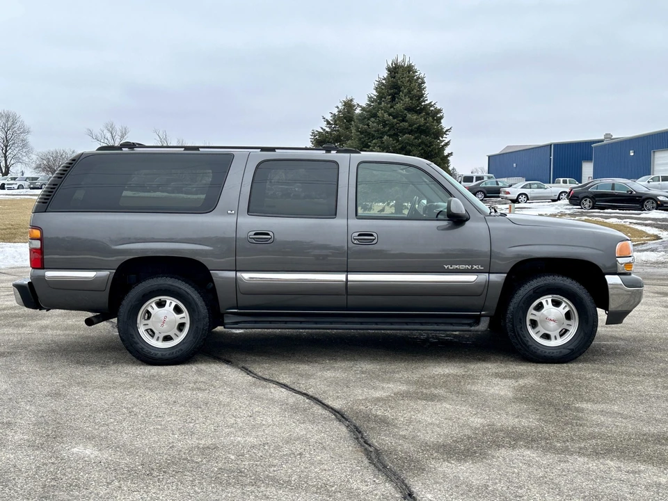 2002 GMC Yukon 2nd Gen - Image 19 of 31