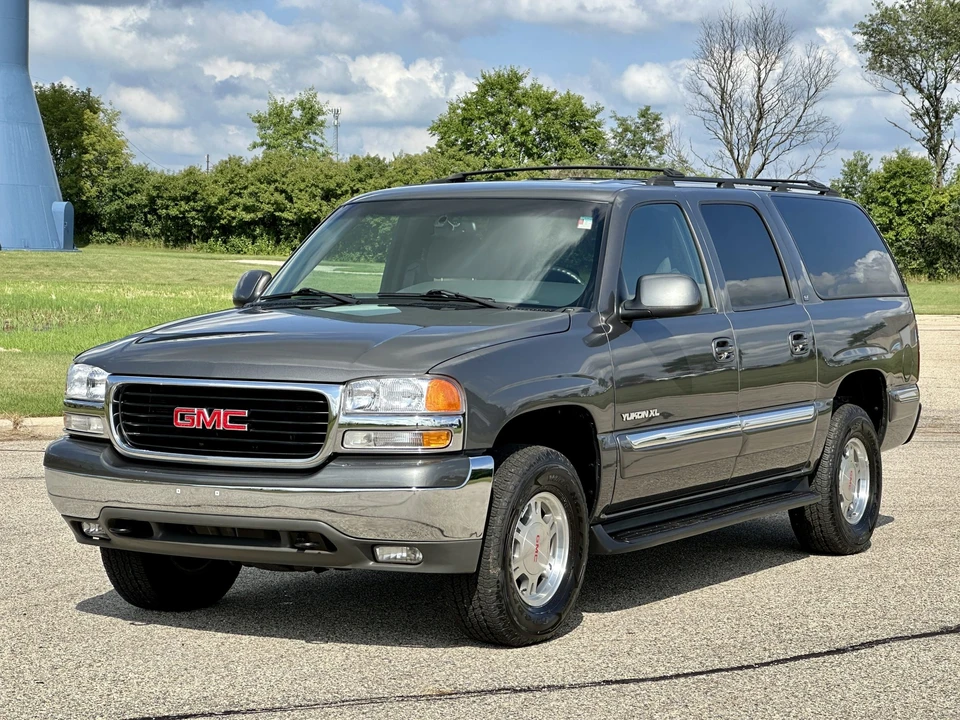 2002 GMC Yukon 2nd Gen - Image 3 of 31
