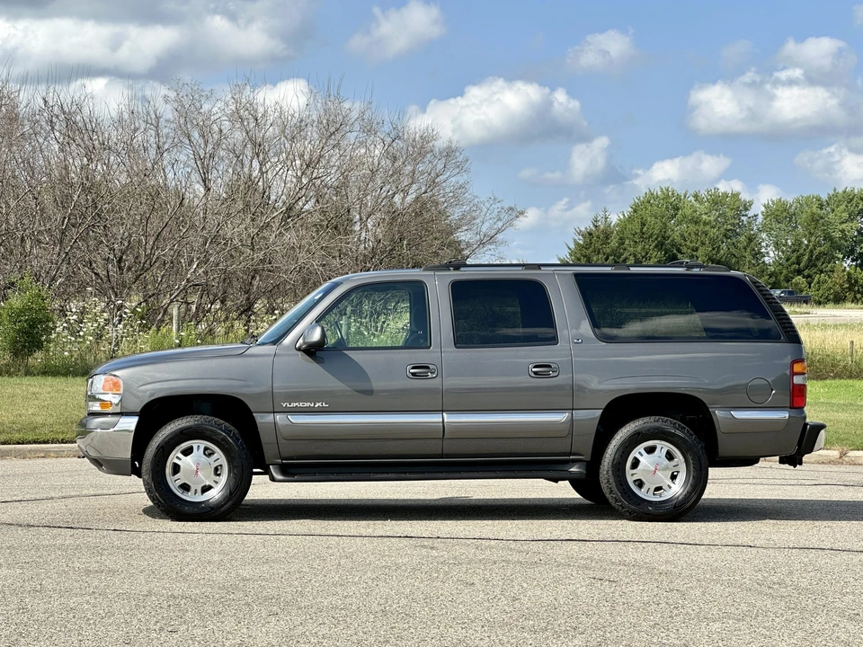 2002 GMC Yukon 2nd Gen - Image 9 of 31