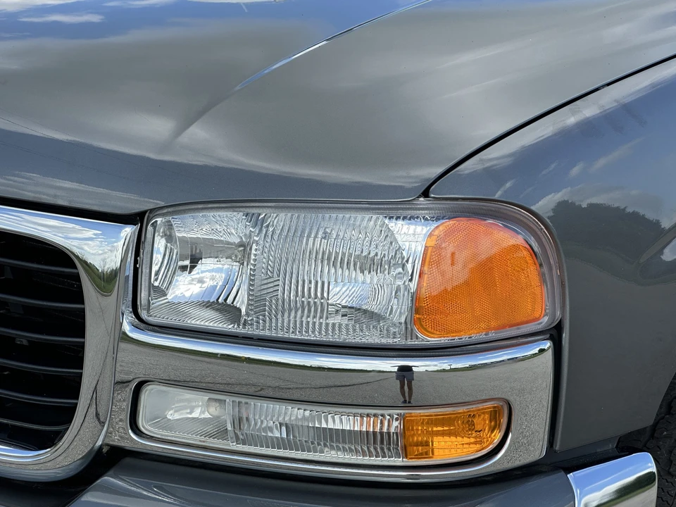 2002 GMC Yukon 2nd Gen - Image 19 of 31