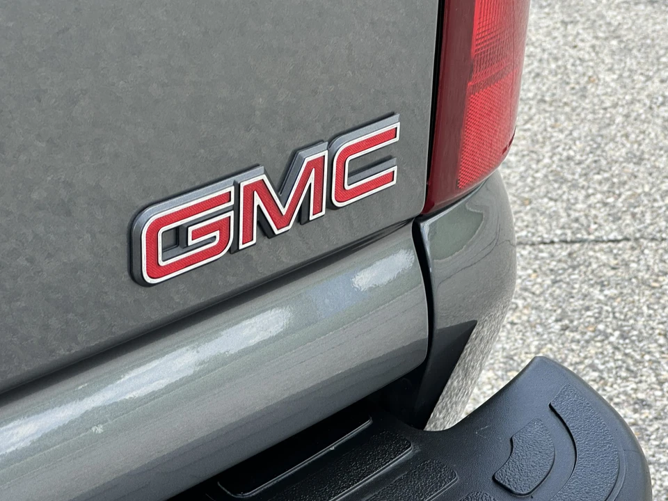 2002 GMC Yukon 2nd Gen - Image 25 of 31