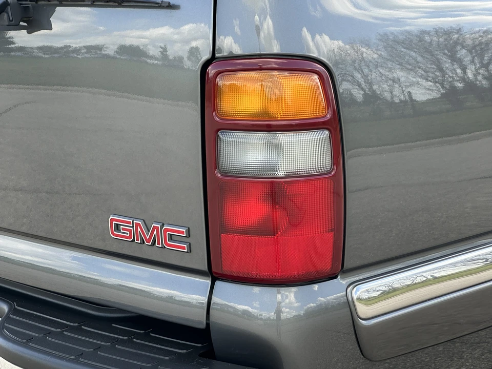 2002 GMC Yukon 2nd Gen - Image 26 of 31