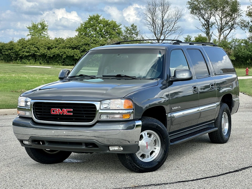 2002 GMC Yukon 2nd Gen - Image 2 of 31