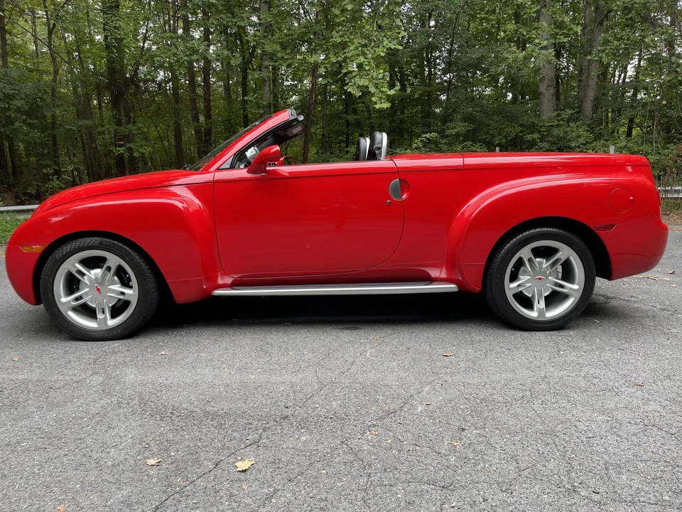 2004 Chevrolet SSR - Image 30 of 31