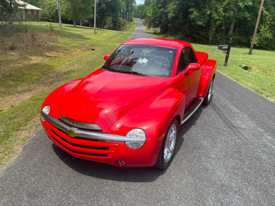 2004 Chevrolet SSR - Image 2 of 31