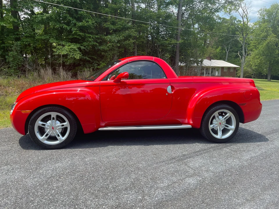 2004 Chevrolet SSR - Image 7 of 31