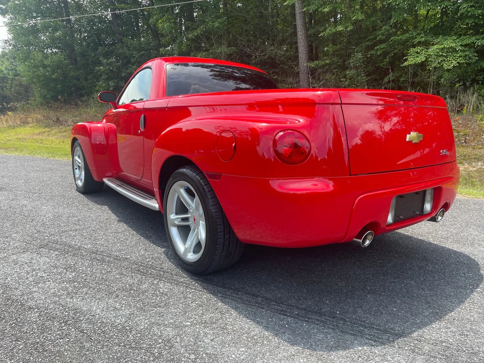 2004 Chevrolet SSR - Image 13 of 31