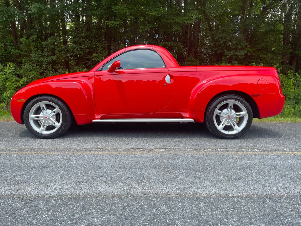 2004 Chevrolet SSR - Image 9 of 31