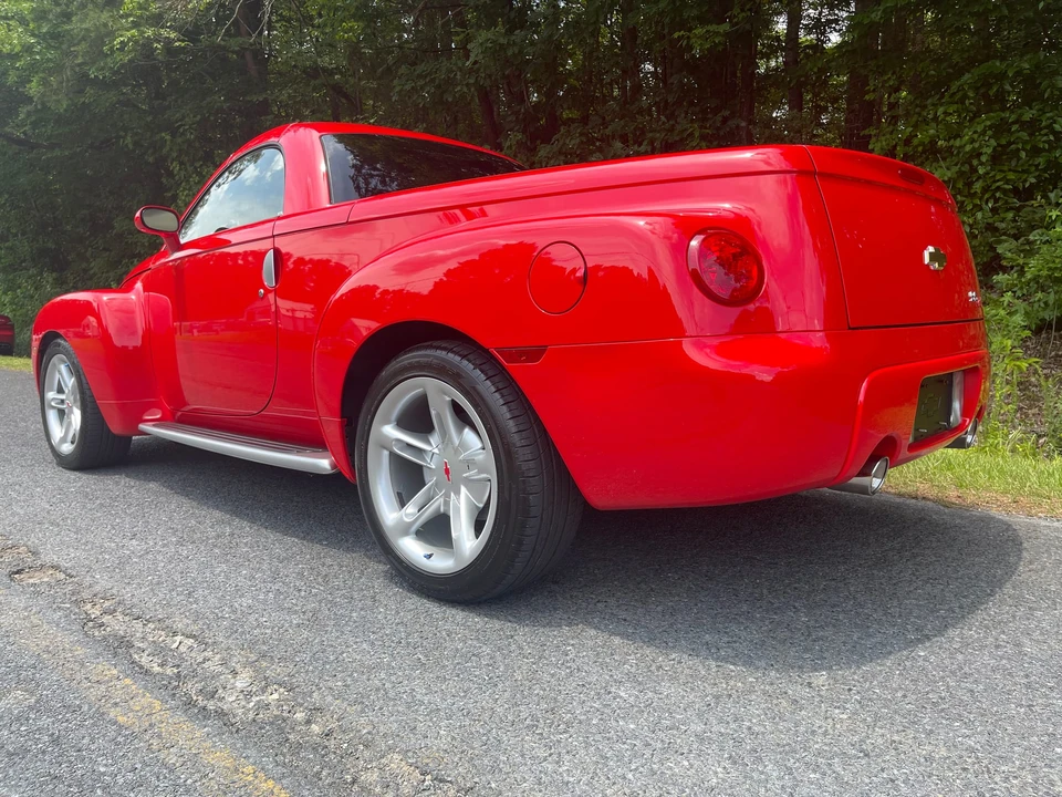 2004 Chevrolet SSR - Image 10 of 31
