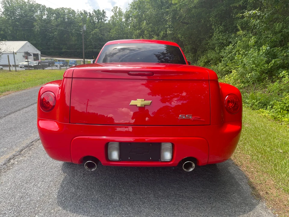 2004 Chevrolet SSR - Image 15 of 31