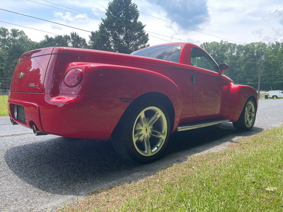 2004 Chevrolet SSR - Image 20 of 31