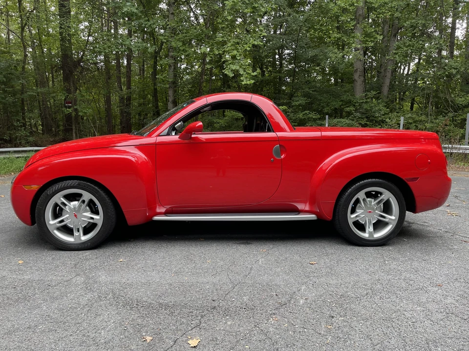 2004 Chevrolet SSR - Image 8 of 31