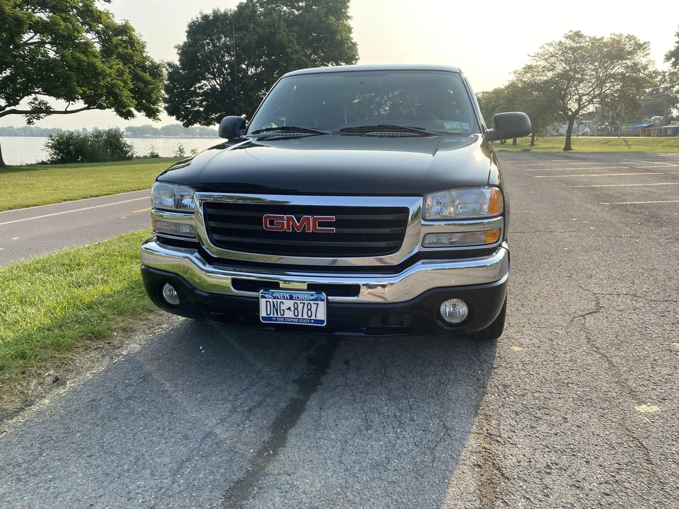2004 GMC Sierra 2nd Gen - Image 4 of 31