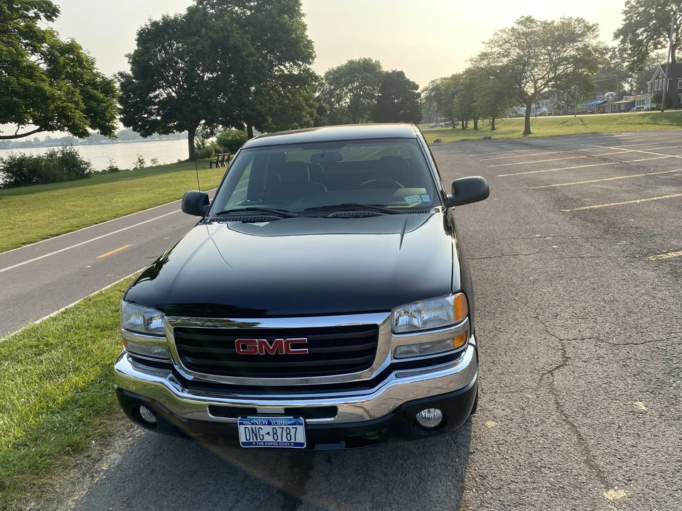 2004 GMC Sierra 2nd Gen - Image 3 of 31