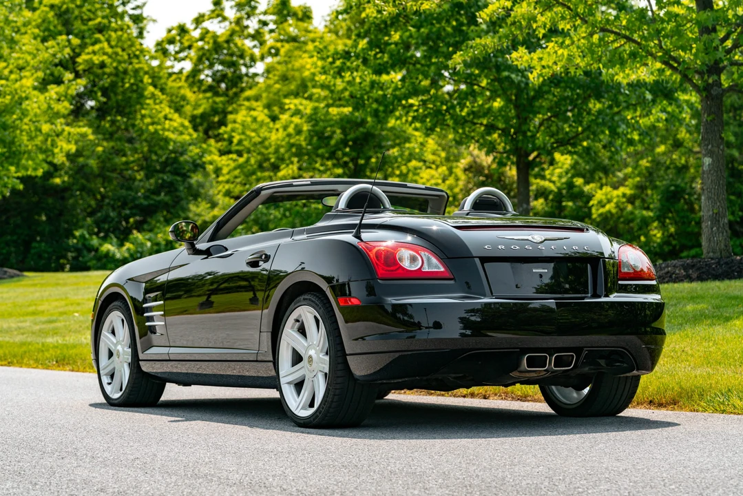 2005 Chrysler Crossfire - Image 20 of 31