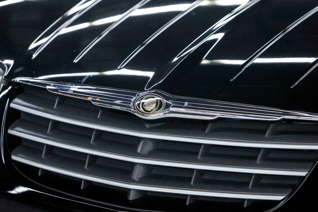 2005 Chrysler Crossfire - Image 15 of 31