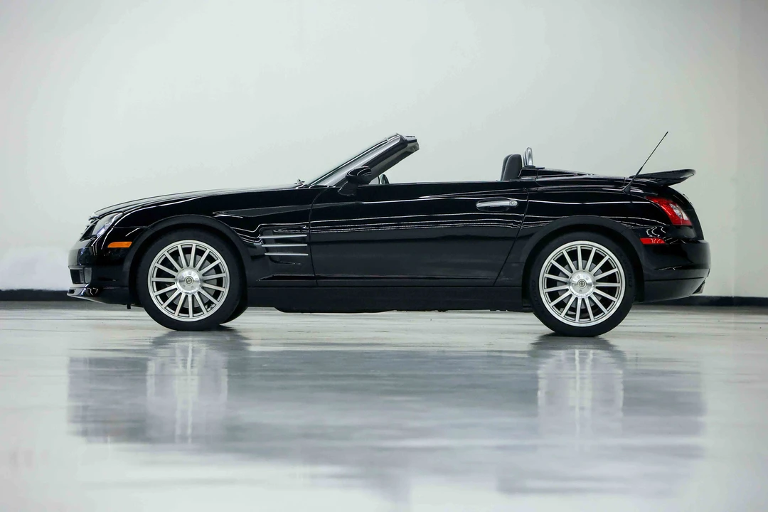 2005 Chrysler Crossfire - Image 2 of 31