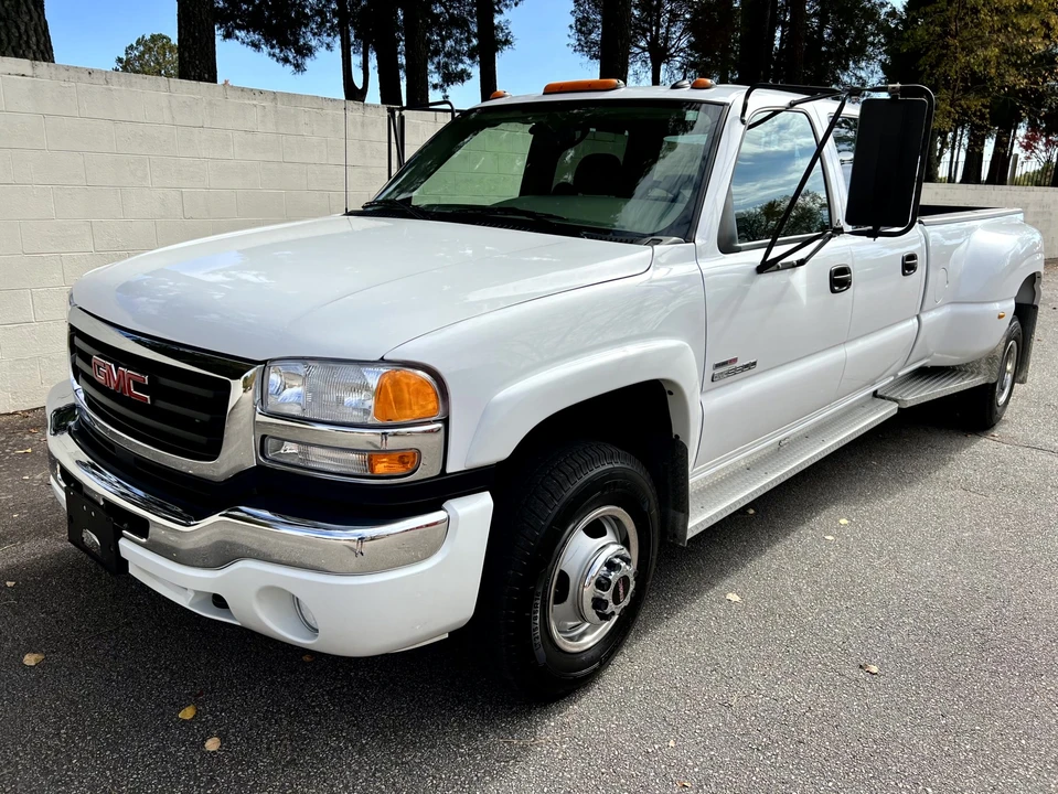 2005 GMC Sierra Heavy Duty 2nd Gen - Image 5 of 31