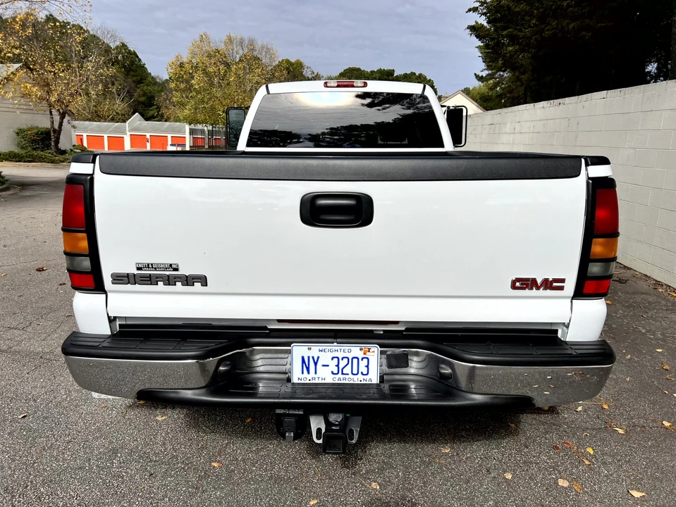 2005 GMC Sierra Heavy Duty 2nd Gen - Image 10 of 31