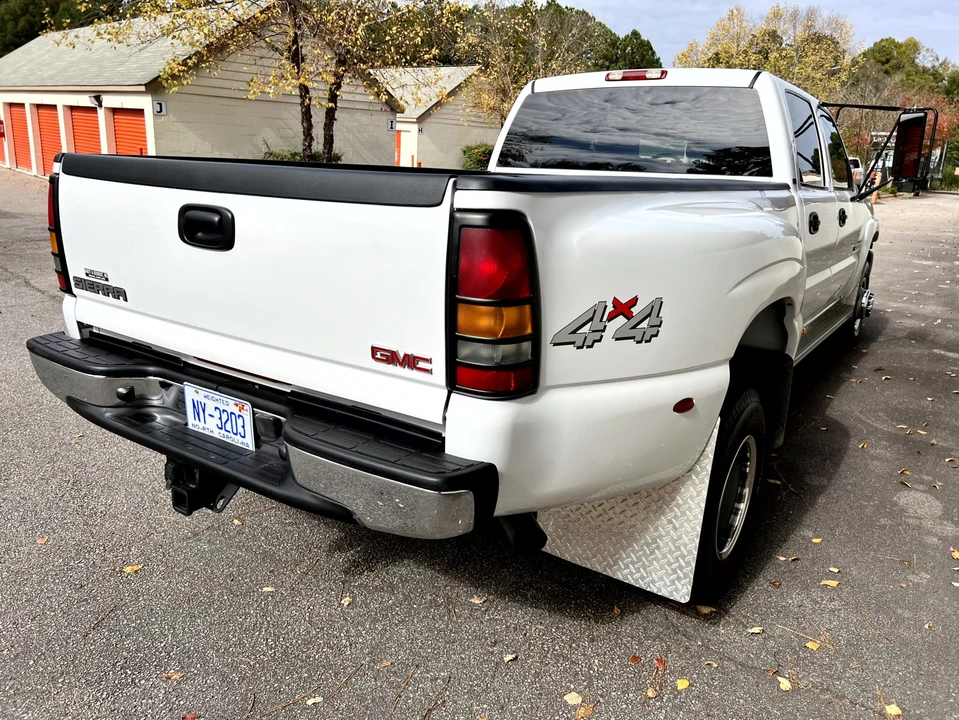 2005 GMC Sierra Heavy Duty 2nd Gen - Image 16 of 31